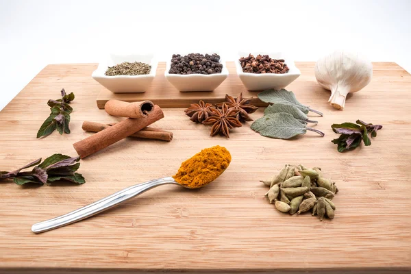 Herbs on an wouden plate — Stock Photo, Image