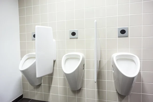 Urinal na parede — Fotografia de Stock