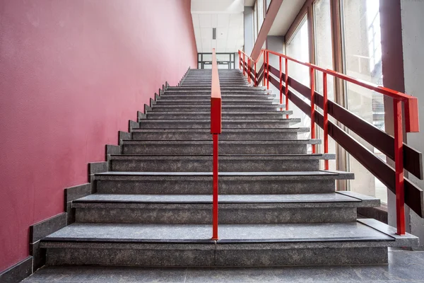 Trappa i en byggnad — Stockfoto