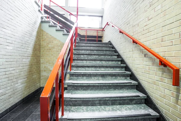 Escadaria em um edifício — Fotografia de Stock