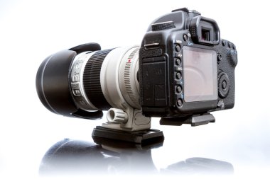 büyük bir fotoğraf makinesi