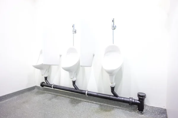 Urinal na parede — Fotografia de Stock