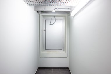 Acil çıkış kapısı