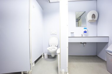 kapılar tuvalet ve lavabo