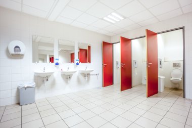 kapılar tuvalet ve lavabo