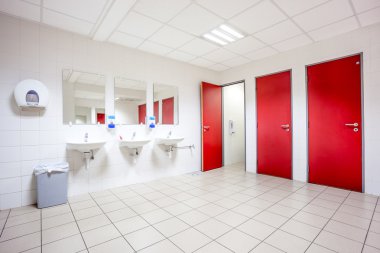 kapılar tuvalet ve lavabo