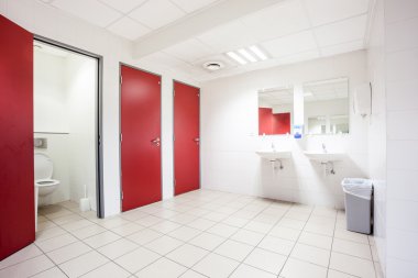 kapılar tuvalet ve lavabo