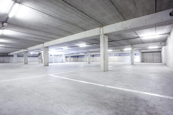 bir yeraltı otoparkı