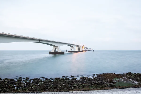 Bro över havet — Stockfoto