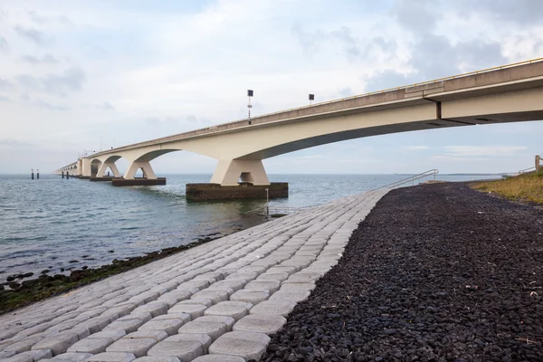 Bro över havet — Stockfoto