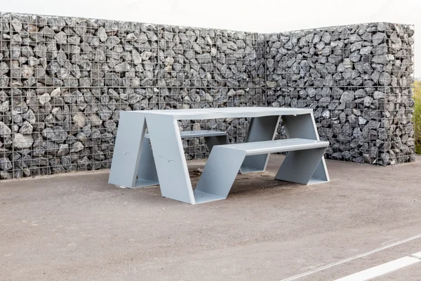 Banc et table en métal — Photo