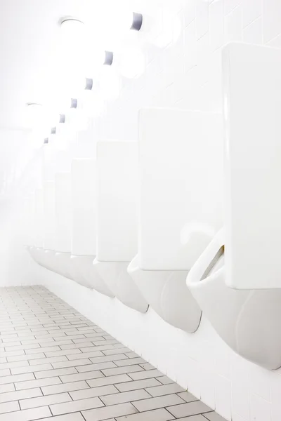 Urinal na parede — Fotografia de Stock