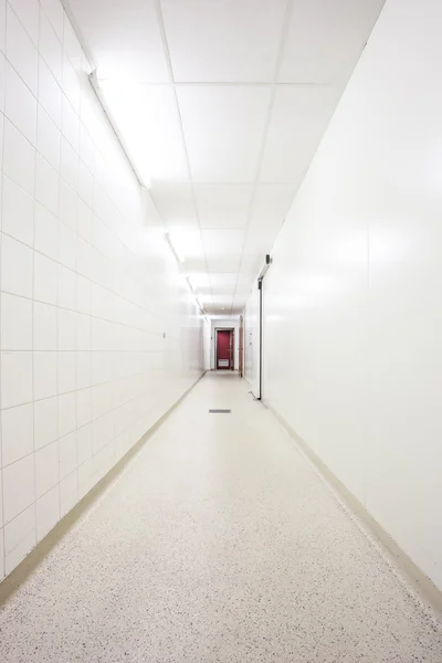 Um longo corredor — Fotografia de Stock