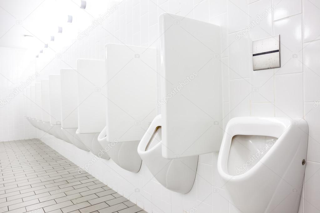 Urinario De La Pared Foto De Stock C Denboma 121993272