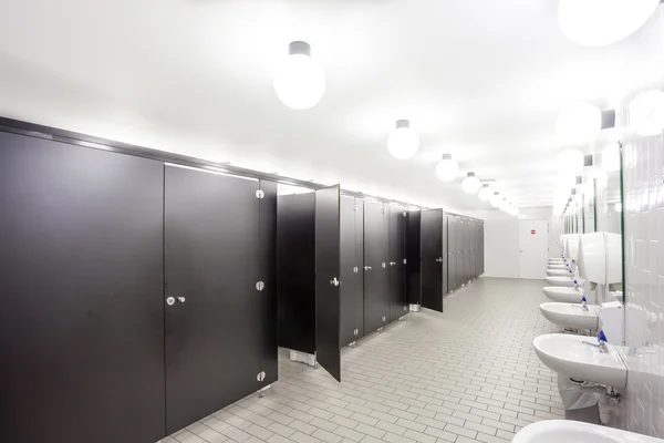 kapılar tuvalet ve lavabo