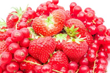 Kırmızı kuş üzümü ve strauberry