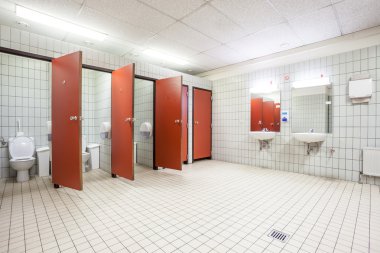 kapılar tuvalet ve lavabo