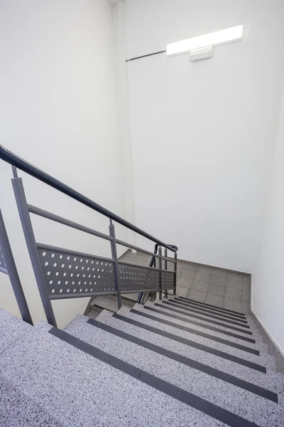 Bir binada merdiven — Stok fotoğraf