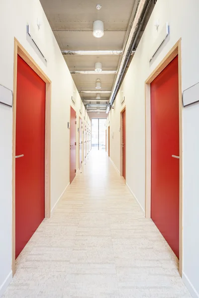 Korridoren i en byggnad — Stockfoto