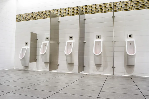 Urinal na parede — Fotografia de Stock