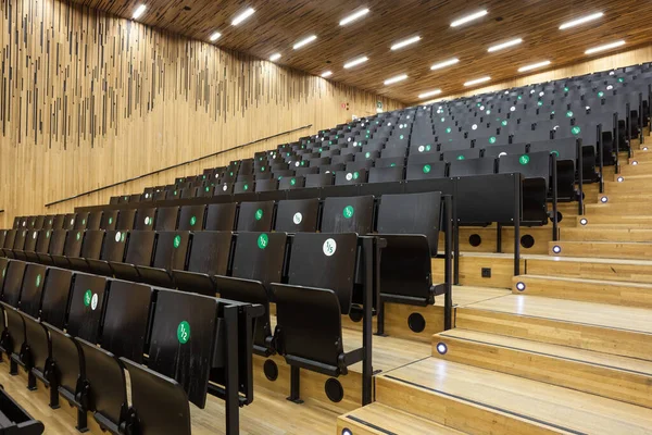 Pareti Legno Questo Bellissimo Auditorium Con Sedie Nere Cui Sono — Foto Stock