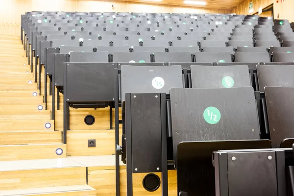 Paredes Madera Este Hermoso Auditorio Con Sillas Negras Las Cuales —  Fotos de Stock