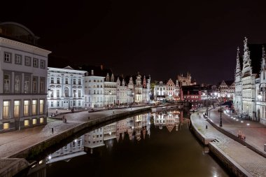 Gent 'te güzel bir akşamda, özellikle Gent' in kalbindeki çelenk hakkında.