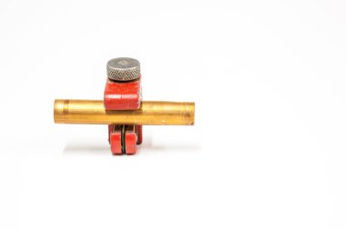 Bu Klein boru kesicisiyle gaz ve su için tasarlanmış bakır boruları kesebilirsiniz.