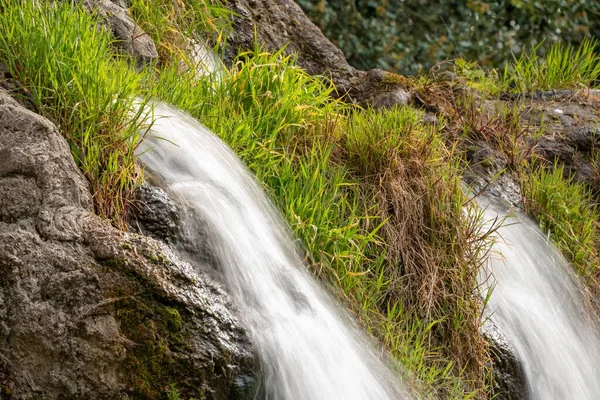 Large Park Middle City Beautiful Waterfall — Stock Photo, Image