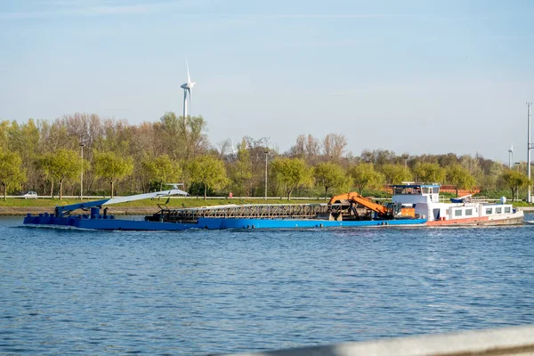 Вантажний Корабель Пливе Внутрішніх Водних Шляхах Прекрасний День — стокове фото