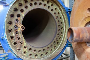 Binanın ısıtmasının endüstriyel yakıcısı.