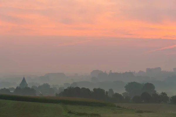 Einem Sonnigen Septembermorgen Steht Diese Schöne Rozebeke Kirche Nebel Mit — Stockfoto