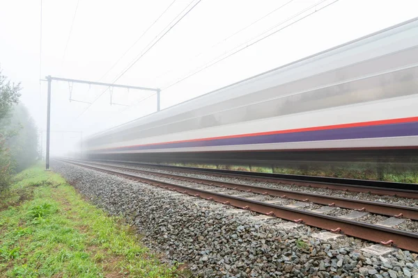 Una Hermosa Mañana Brumosa Largo Pista Tren Pasajeros Pasa — Foto de Stock