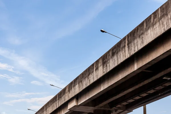 Puente sobre el agua — Foto de Stock