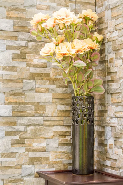 Vase mit Blumen — Stockfoto