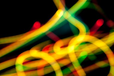 karanlıkta ışık çizgiler