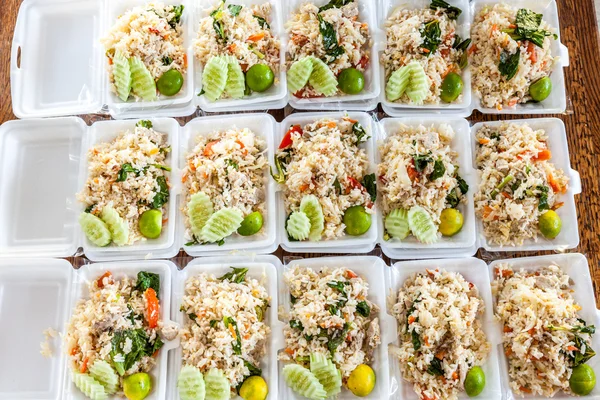 Thailändisches Essen im Karton — Stockfoto