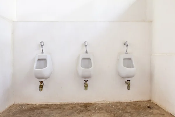 Tre urinoarer för att använda — Stockfoto