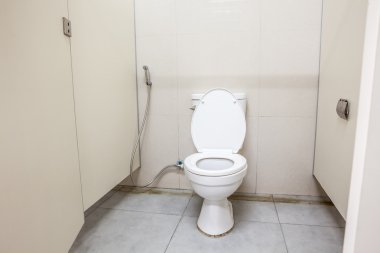 bir umumi tuvalet
