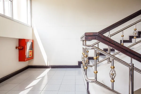 De trap in het gebouw — Stockfoto