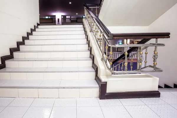 La escalera en el edificio — Foto de Stock