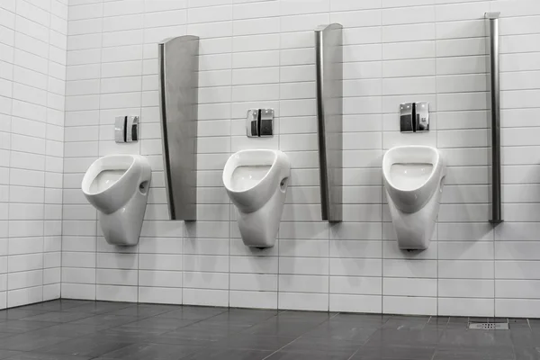 Urinarios en la pared —  Fotos de Stock