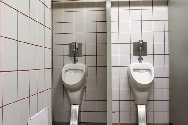 Urinóis na parede — Fotografia de Stock