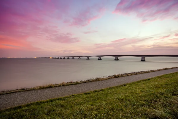 Brug over zee — Stockfoto