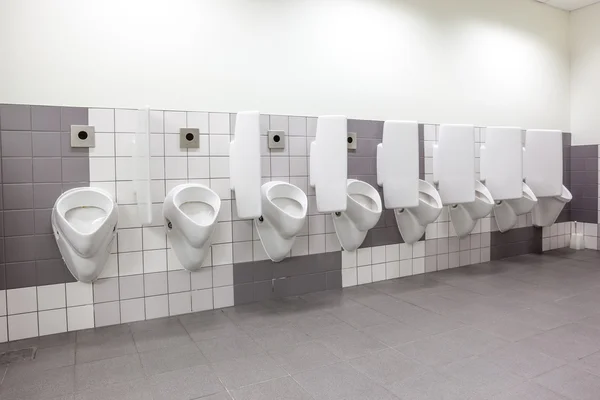 Urinal na parede — Fotografia de Stock