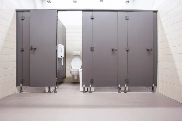 Drzwi od toalety — Zdjęcie stockowe