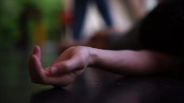 dansçı yakın plan somatik el düşük görünüm