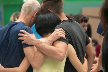dansçılar hareket temas doğaçlama performansı