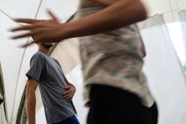 dansçılar hareket temas doğaçlama performansı