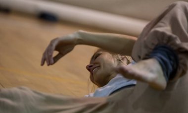 dansçılar hareket temas doğaçlama performansı